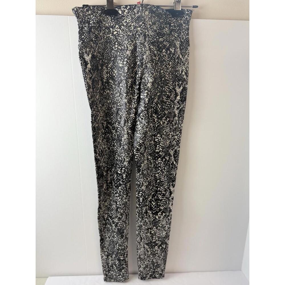 Spanx Faux Leather‎ Snake Shine Leggings Size M Snakeskin Grey Snake Stretch - Picture 3 of 9